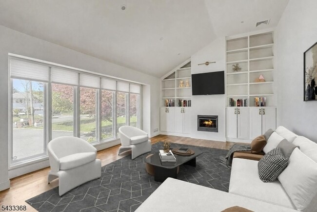 Building Photo - 32 Brantwood Pl