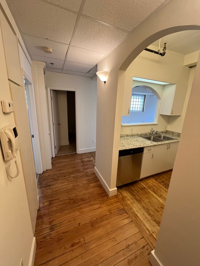 Building Photo - 111 W Main St