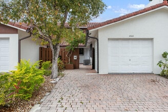 Building Photo - 2522 NE 9th St