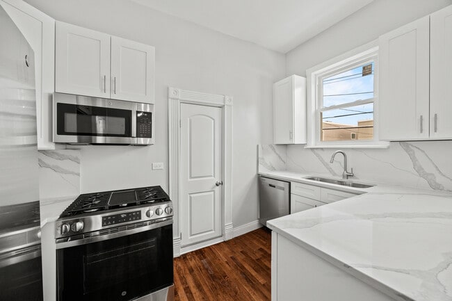 Building Photo - 3214 W Division St