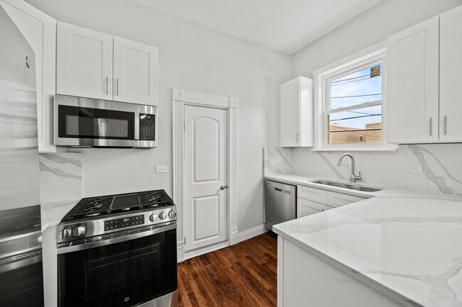 Foto del edificio - 3214 W Division St