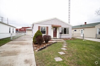 Building Photo - 731 Reineck Dr