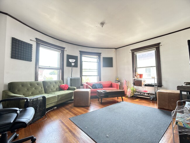 Building Photo - 324 Faneuil St