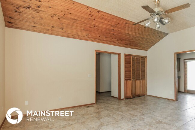Foto del edificio - 10616 S Blackwelder Ave