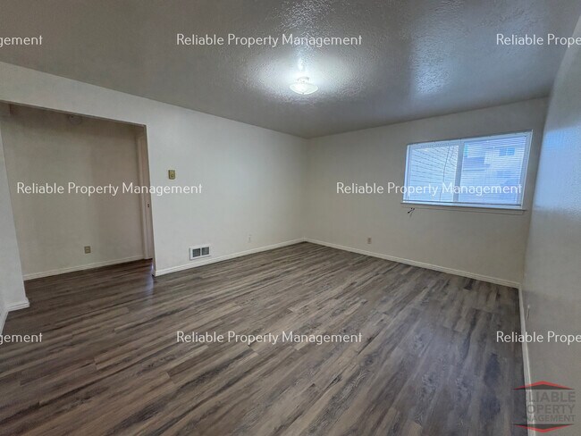 Building Photo - 2114 Meppen Dr