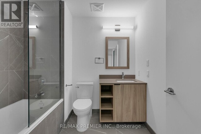 Building Photo - 1037 The Queensway