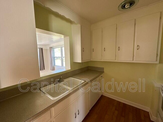 Building Photo - 18 N Meteor Ave