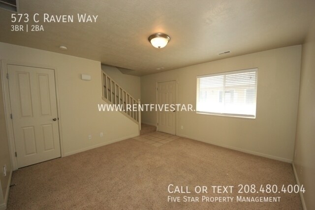 Foto del edificio - 573 Raven Way