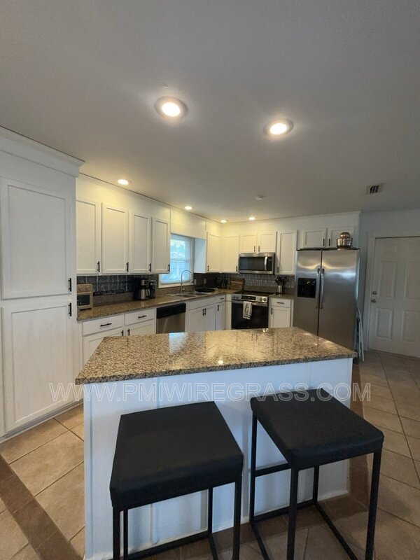 Foto del edificio - 202 Pondella Dr