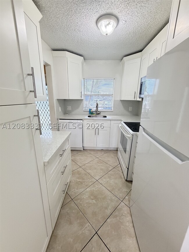 Foto del edificio - 9949 Sandalfoot Blvd