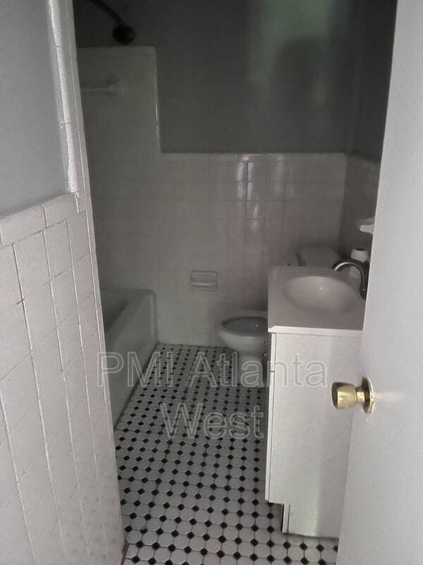 Building Photo - 165 Hidden Brook Ct