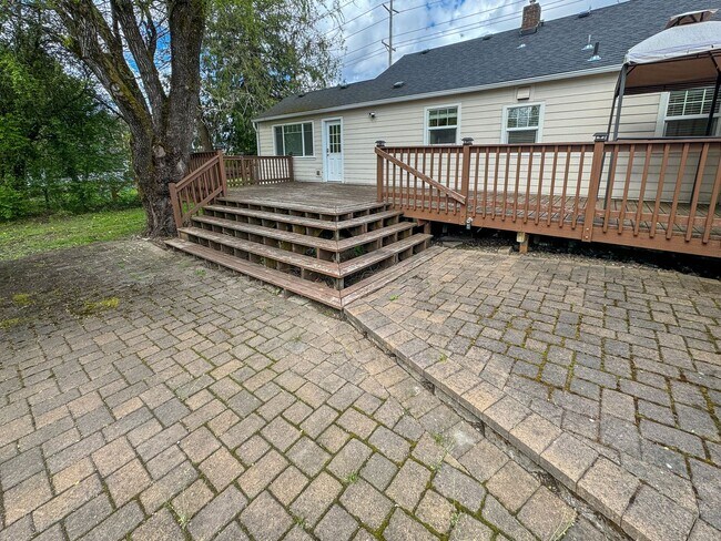 Foto del edificio - 7008 SW Pine St