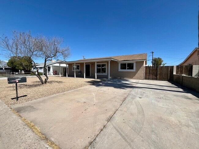 Foto del edificio - Fully Remodeled 3 Bd 2 Ba in Scottsdale!