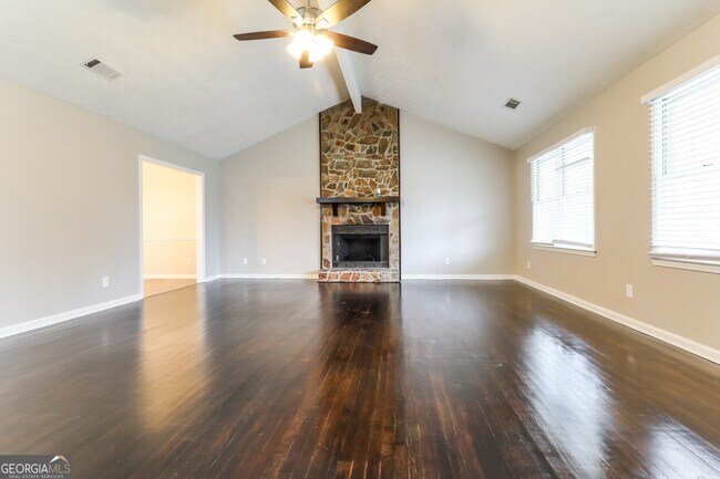 Building Photo - 245 Christy Ln