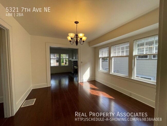 Building Photo - 4 bedroom home in University District