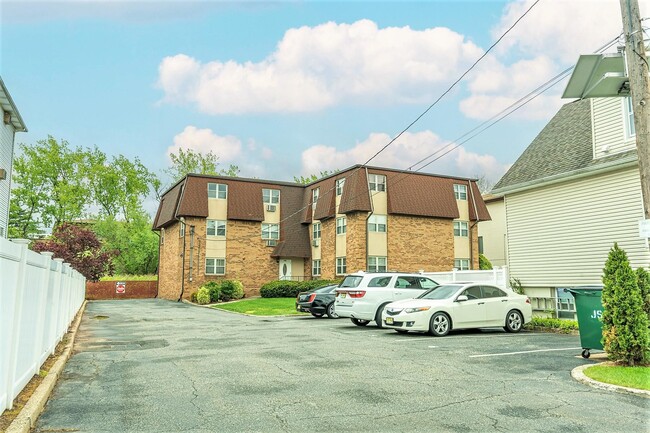 Building Photo - 1138 Farm Rd