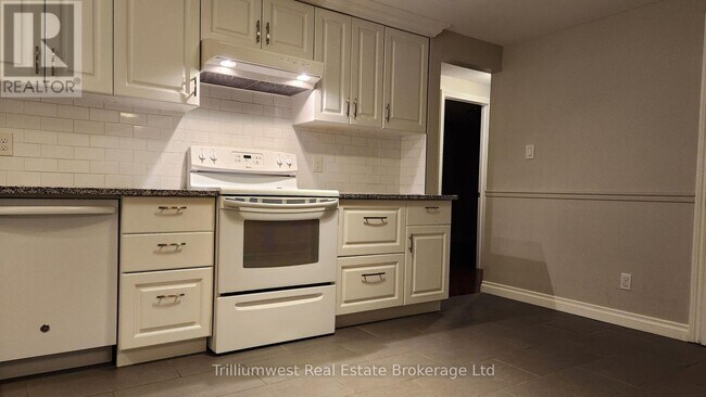Photo du bâtiment - 126 Freshmeadow Way