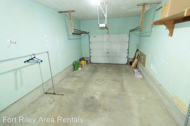 Building Photo - 3 br, 1.5 bath House - 921 Mulberry St
