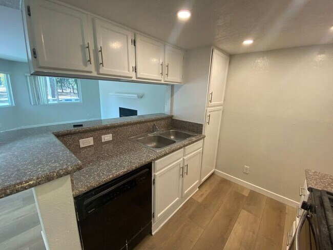 Foto del edificio - 8603 Fenwick St