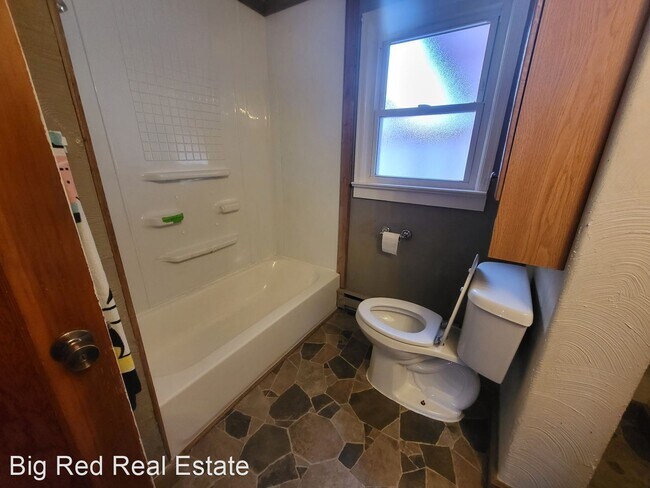Building Photo - 3 br, 1 bath House - 617 Spencer