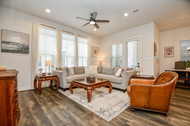 Foto del edificio - 5710 White Magnolia St.