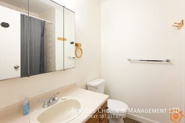 Building Photo - Spacious and Pet Friendly 4-Level Split wi...