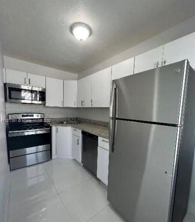 Foto del edificio - 7935 Crespi Blvd
