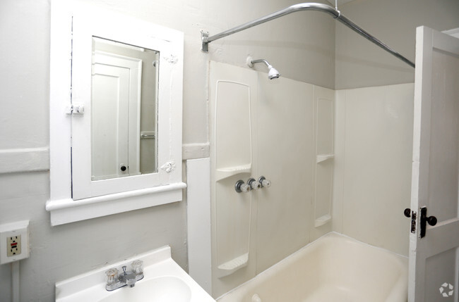 Bathroom/1BR, 1BA - 560-740 SF - Historic Dorchester