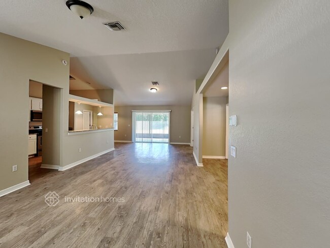 Building Photo - 1141 Creekview Ct