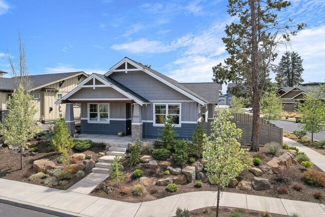 Building Photo - Fully Furnished SE Bend Retreat