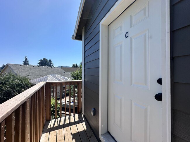 Foto del edificio - Brand New Construction 2 Bed 1 Bath Duplex!