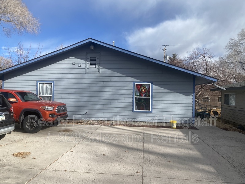 Primary Photo - 2908 N Ellen St