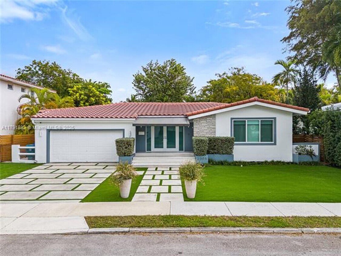 Foto principal - 3505 Crystal View Ct