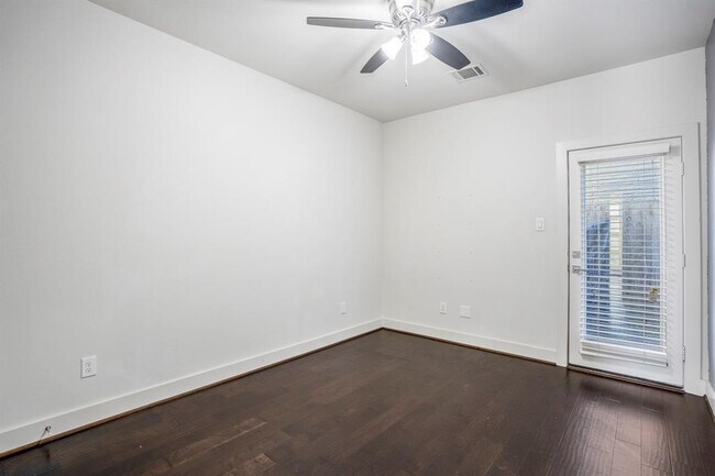 Foto del edificio - 3208 N MacGregor Way