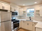 Foto principal - Modern Two-Story Gem: 3BD/1BA Home with Bo...