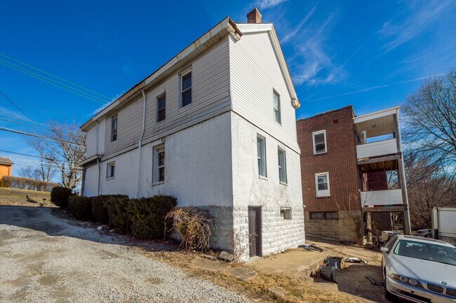 Building Photo - 2720 Churchview Avenue
