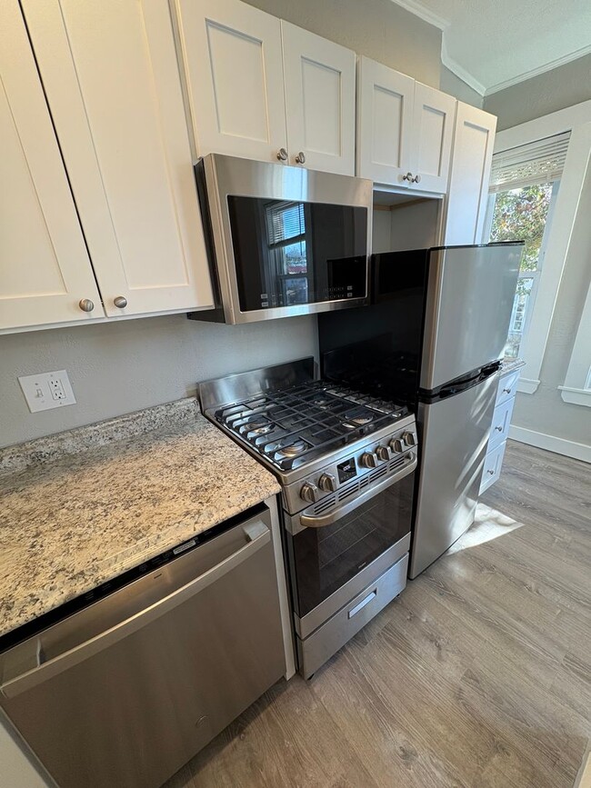 Building Photo - 68 Cabot St