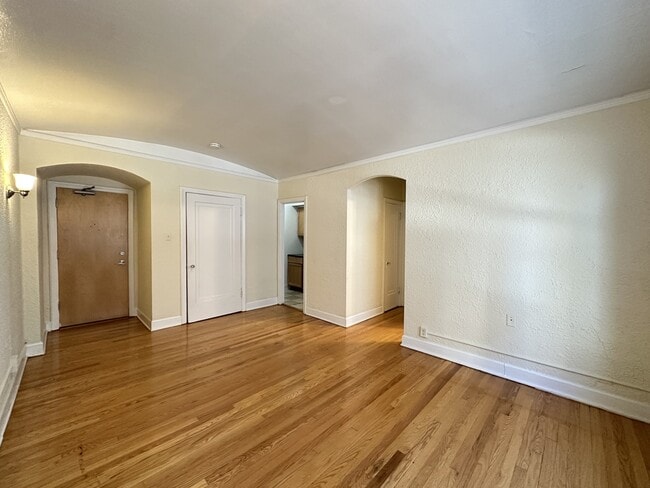 Foto del edificio - 566 W Arlington Pl