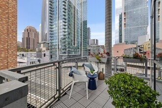 Building Photo - 69 Clementina St