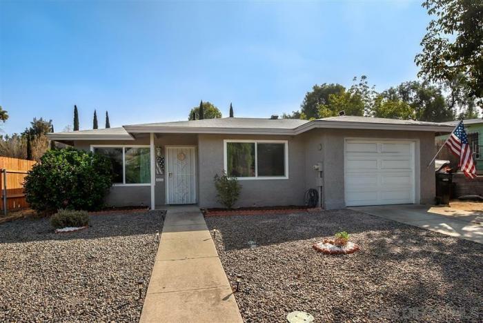 Foto principal - 3 bedroom in San Diego CA 92115