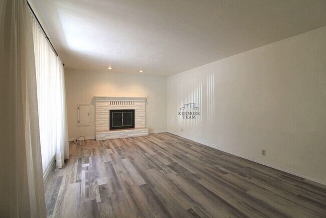 Foto del edificio - 1610 N Young St