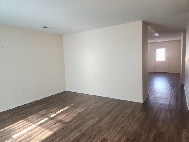 Building Photo - 5833 Sandoval Dr NE