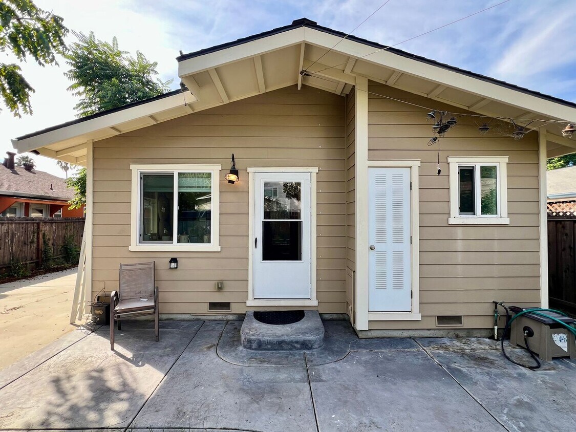 Foto principal - Cozy 1 bedroom with Kitchenette available ...