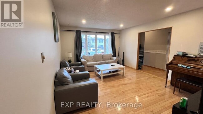 Building Photo - 960 Cahill Dr W