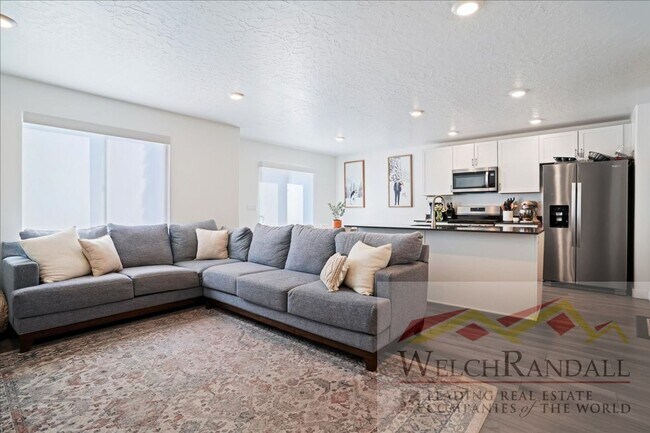 Building Photo - Great Space, Great Location - 3 BR Lehi To...