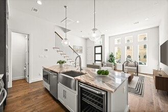 Building Photo - 2409 Webster St