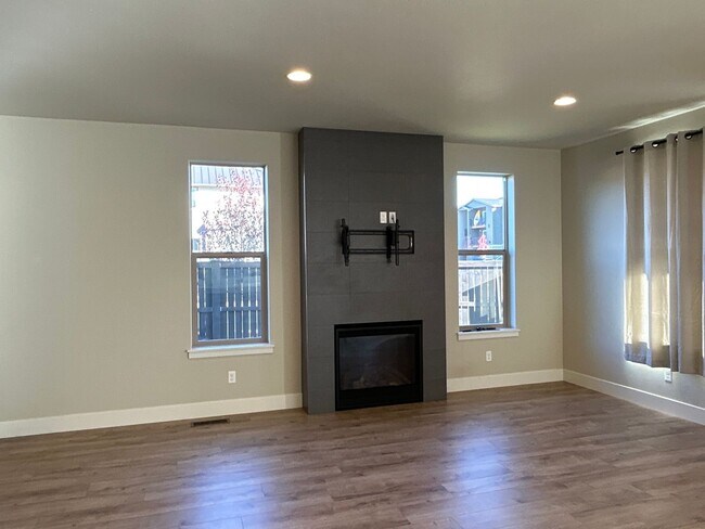 Foto del edificio - Beautiful 3 Bedroom Home in Tuscany Pines