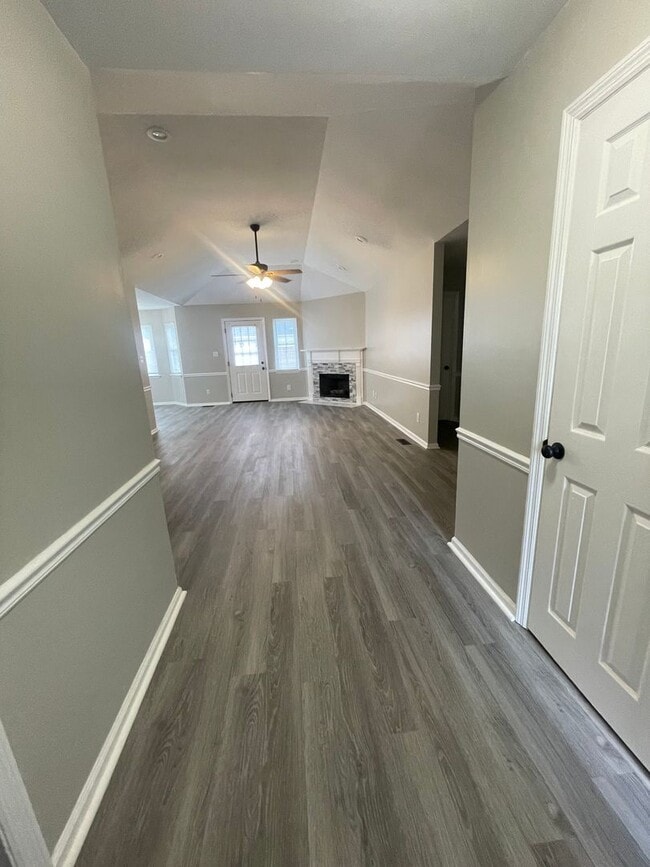 Building Photo - Available now in Amelia Landing Subdivisio...