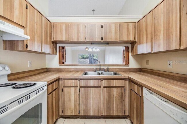 Foto del edificio - 3302 Laurel Dale Dr