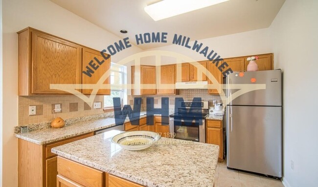 Building Photo - COMING SOON! Charming 2 Bedroom Townhome i...